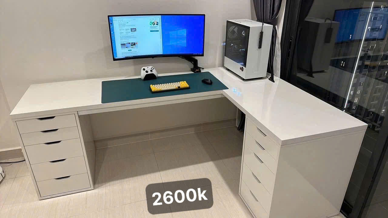 BÀN GAMING IKEA CHỮ L MẶT GỖ KÈM TỦ FULL TRẮNG